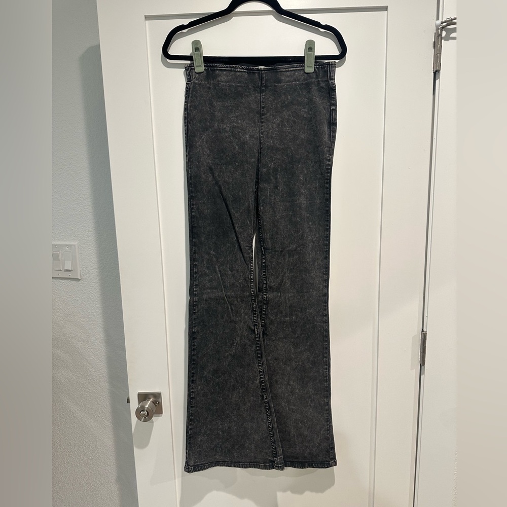 Acid wash elastic flare pants